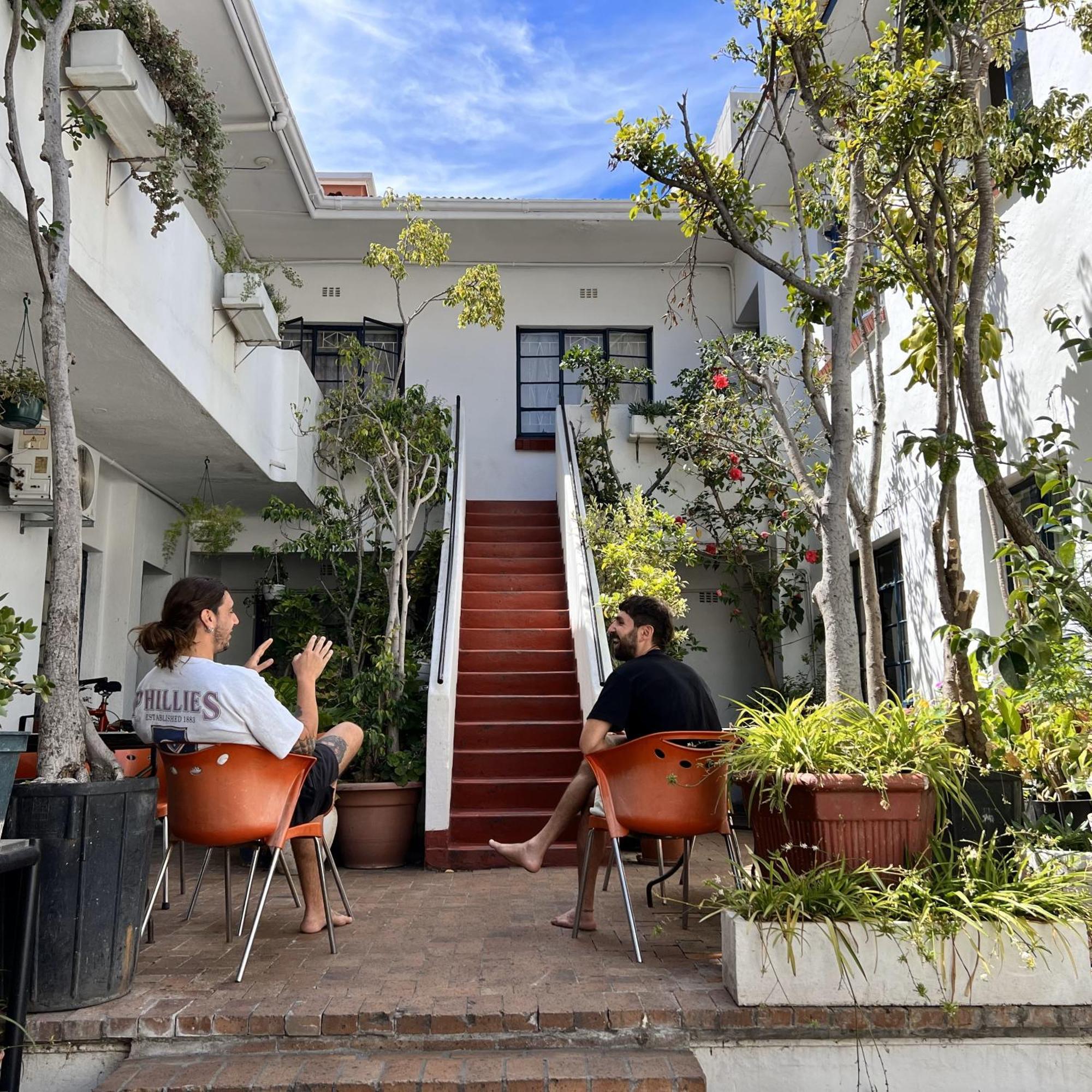 Хостел Long Street Backpackers (Adults Only) Кейптаун Экстерьер фото