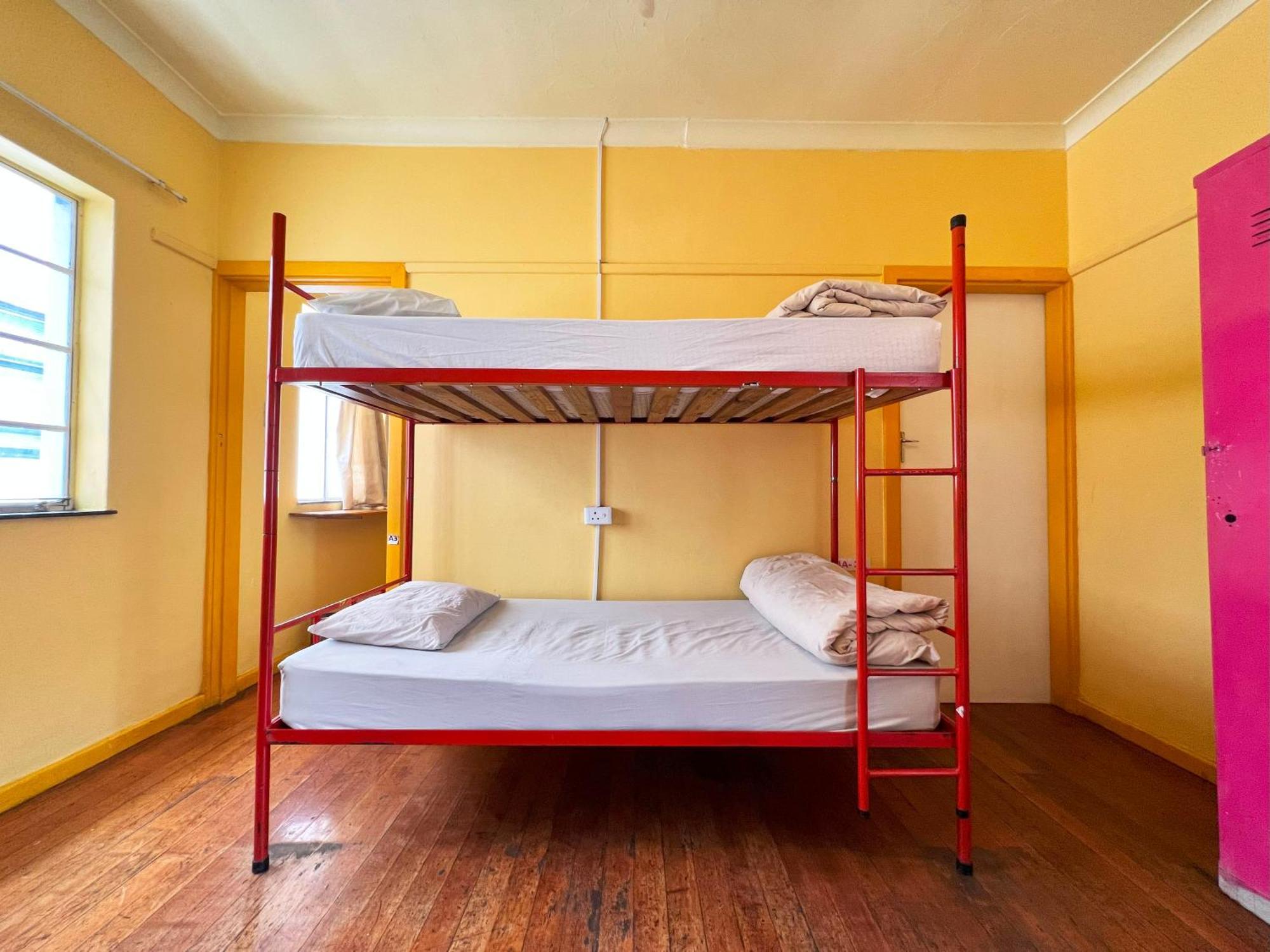 Хостел Long Street Backpackers (Adults Only) Кейптаун Экстерьер фото