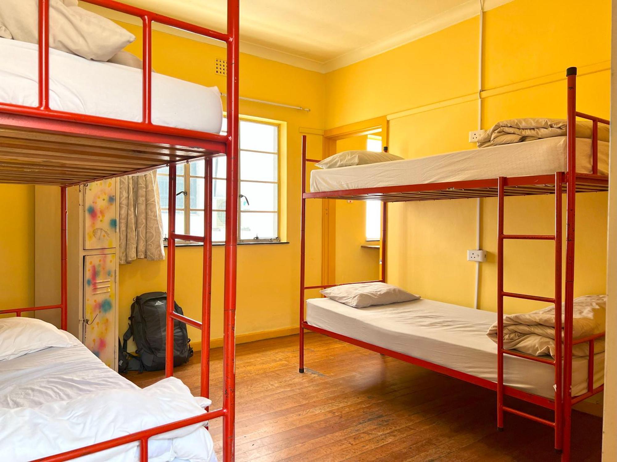 Хостел Long Street Backpackers (Adults Only) Кейптаун Экстерьер фото