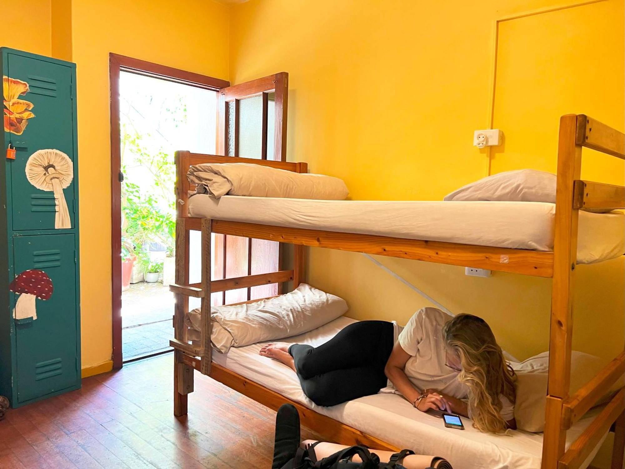 Хостел Long Street Backpackers (Adults Only) Кейптаун Экстерьер фото
