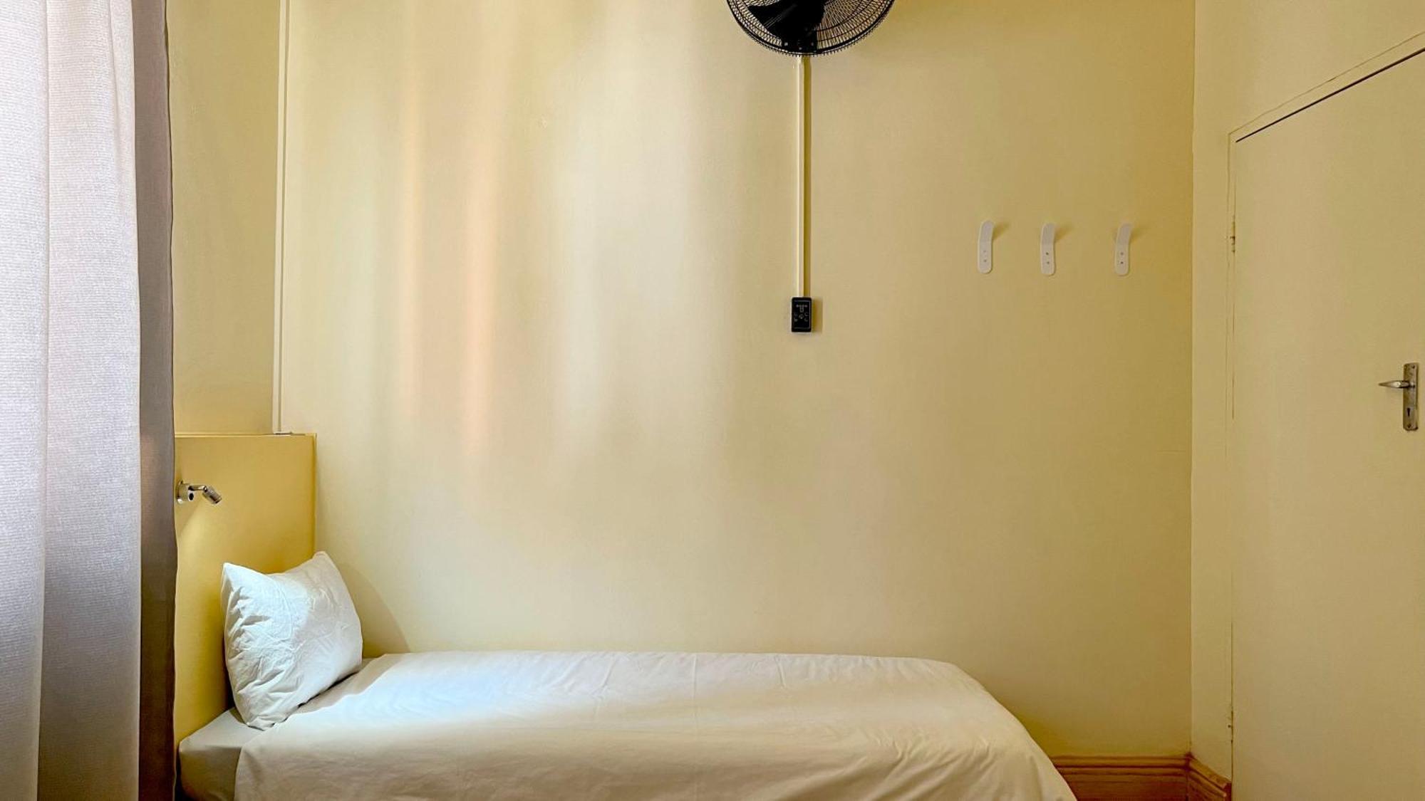Хостел Long Street Backpackers (Adults Only) Кейптаун Экстерьер фото